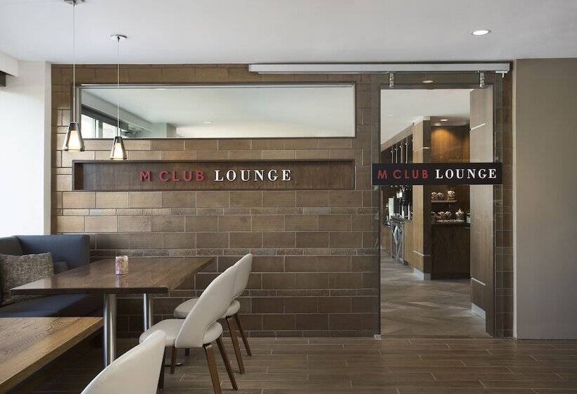 Номер Клуб, Auburn Hills Marriott Pontiac
