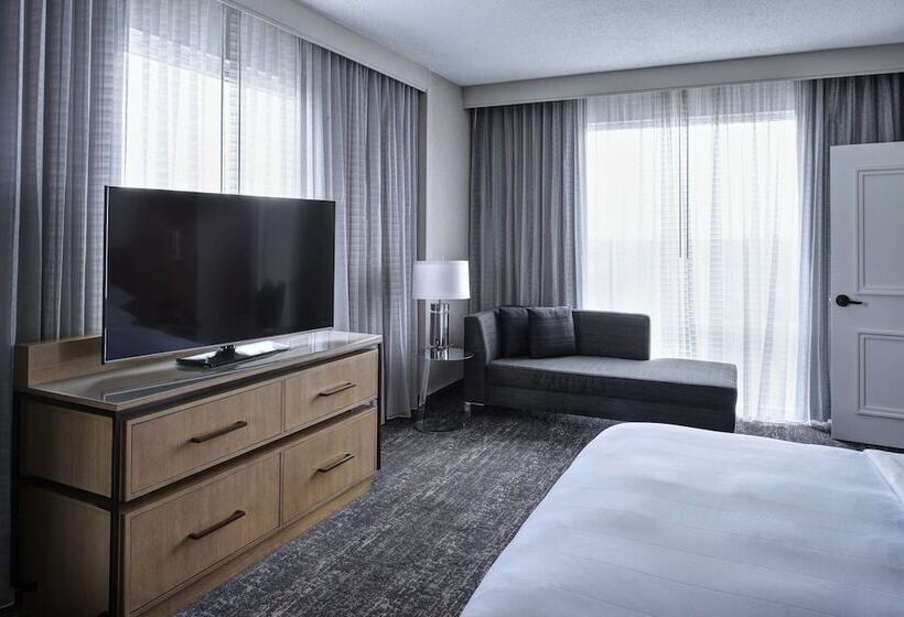 Номер Клуб, Auburn Hills Marriott Pontiac