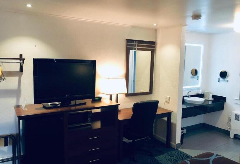 Номер Стандарт Кровать Кинг Адаптированный для Инвалидов, Berkshire Inn