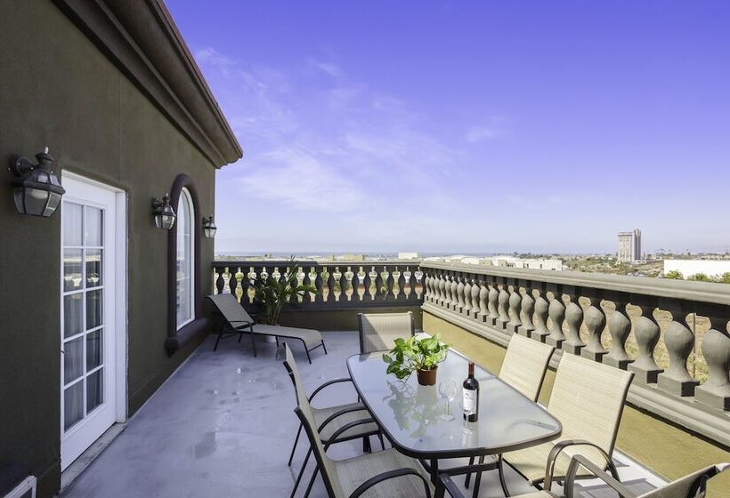 발코니가 있는 스위트, The Hotel Oceanside