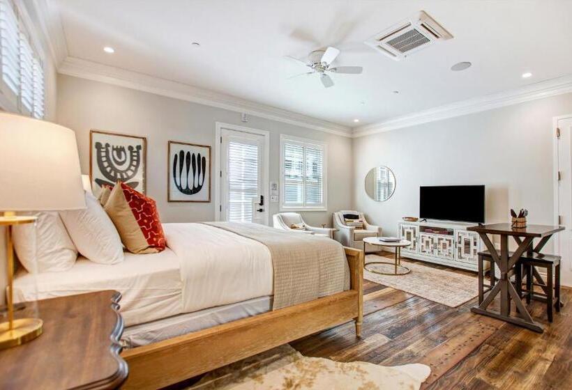 스탠다드 스튜디오, Sonoma Bungalows