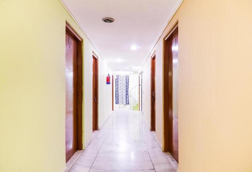 Трехместный Номер Классика, Oyo 66940 New Delhi Grand