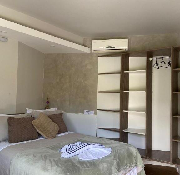 스위트, Bombinhas Guest House
