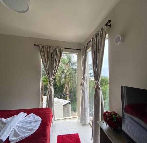 디럭스 자쿠지룸, Bombinhas Guest House