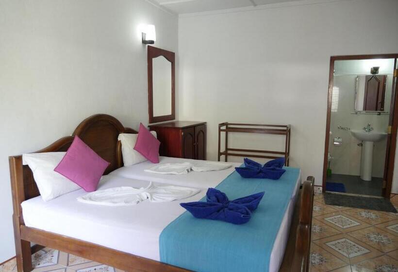 Номер Economy, Ocean View Tourist Guest House At Negombo Beach