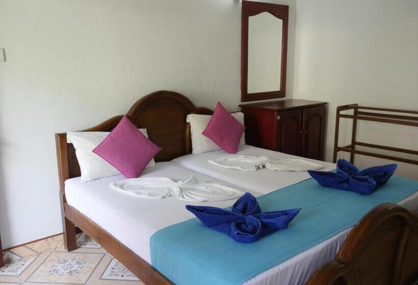 Номер Basic, Ocean View Tourist Guest House At Negombo Beach