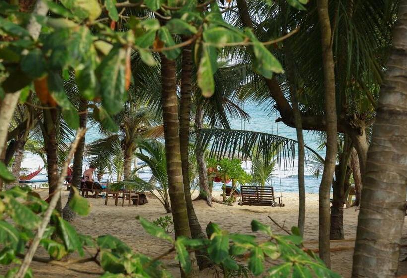 Номер Deluxe Вид на Море Боковой, Ganesh Garden Beach Cabanas