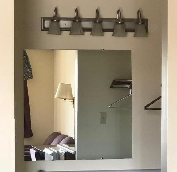Cameră Economică, Salt Creek Inn