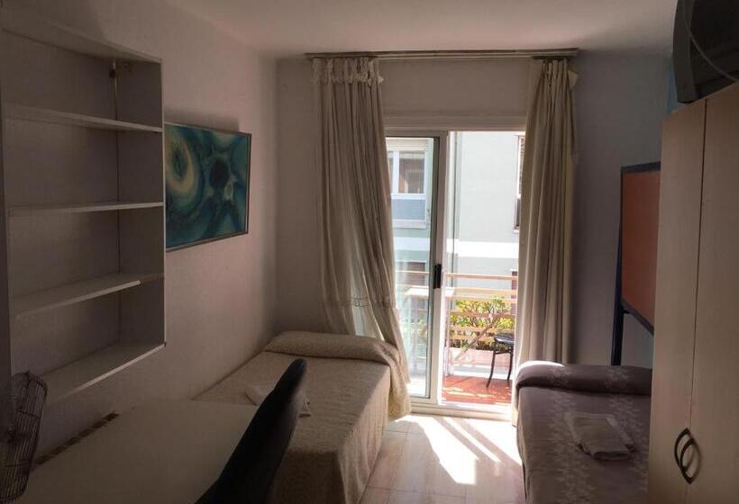 اتاق استاندارد سه نفره, Residencia Alclausell