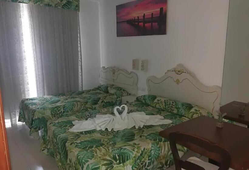 اتاق استاندارد سه نفره, Residencia Alclausell