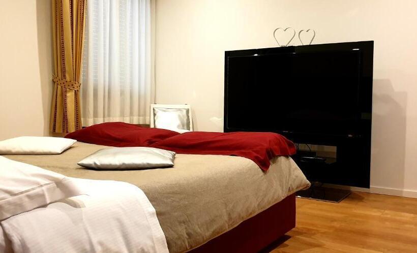 Полулюкс, Villa Riviera Hotel Udine