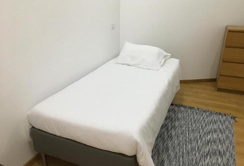 سوییت جونیور, Aveiro White House
