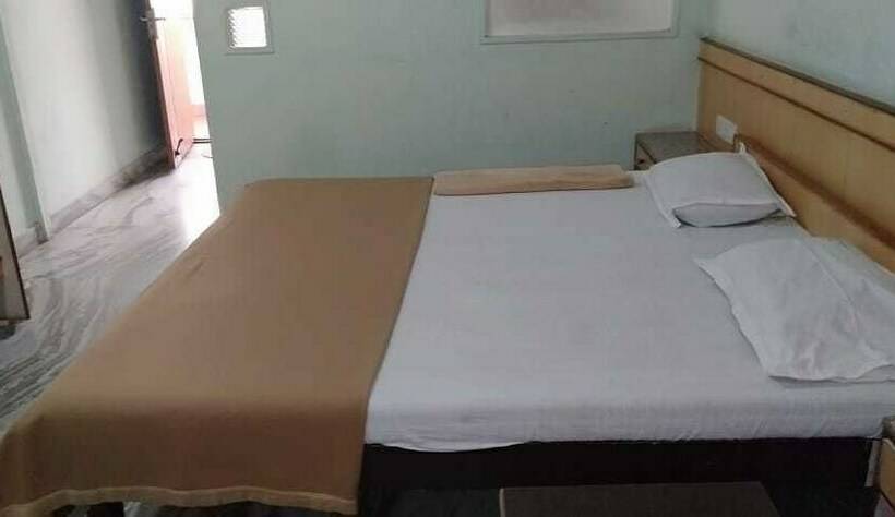 Номер Deluxe, Iroomz Hoysala Residency