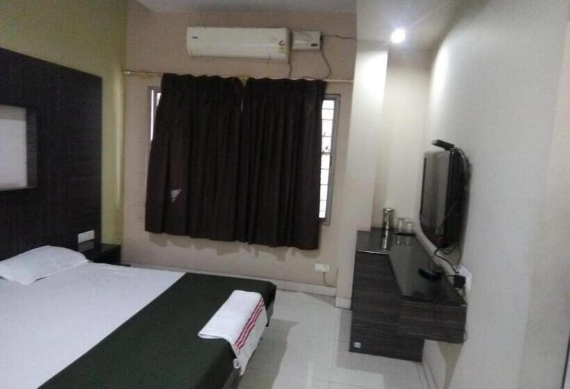 Люкс, Iroomz Hoysala Residency