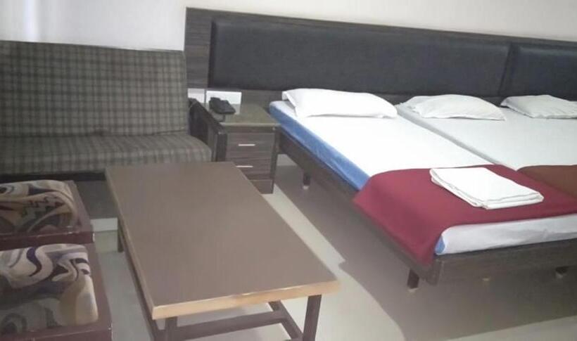 Трехместный Номер Классика, Iroomz Hoysala Residency