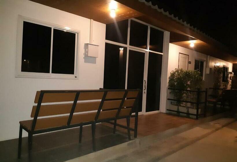 Номер Deluxe, The Chill House