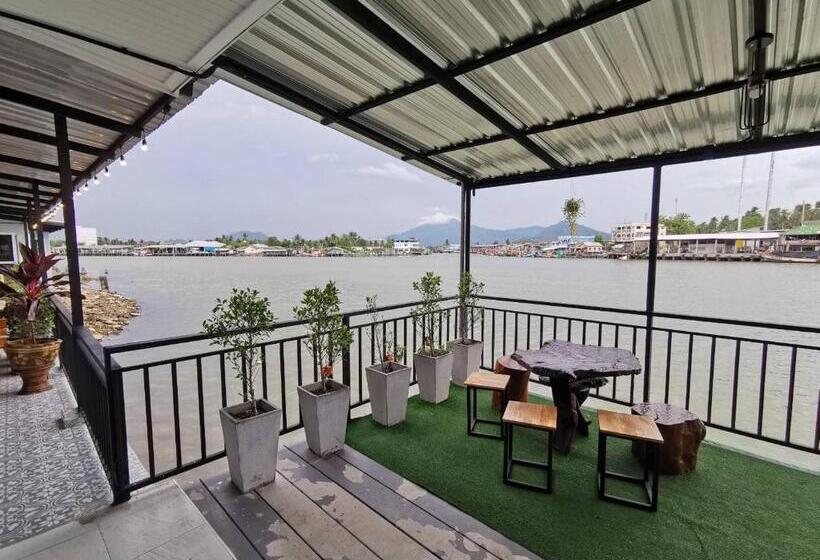 اتاق استاندارد با تخت بزرگ, Chaiyai River Front