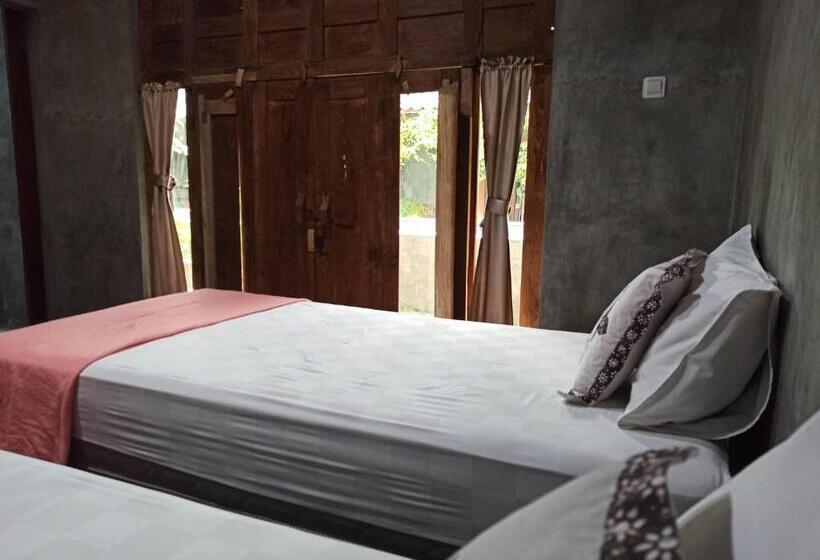 Номер Стандарт Вид на Бассейн, Watukarung Ristu Homestay