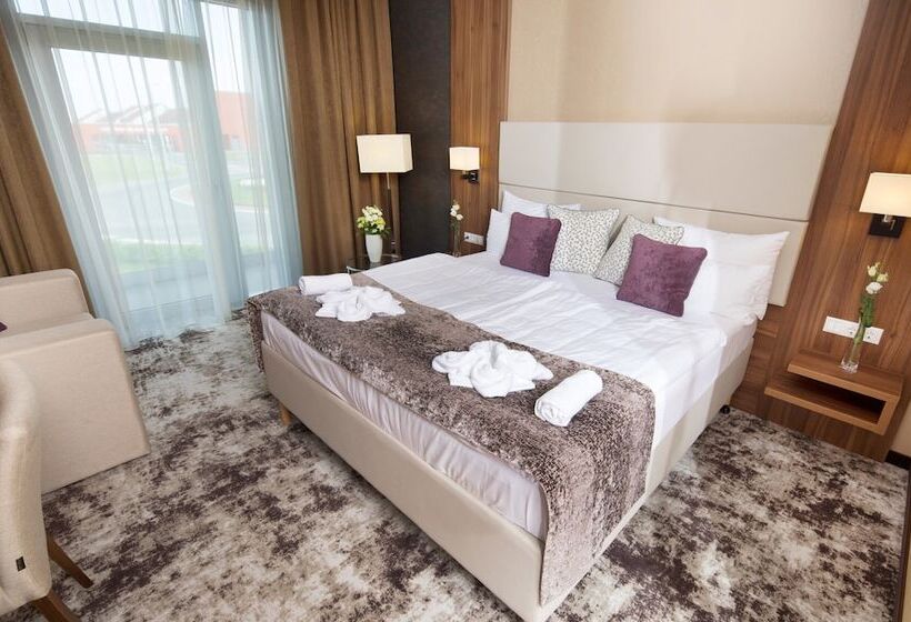 Номер Стандарт Трехместный, Outlet Hotel Polgár