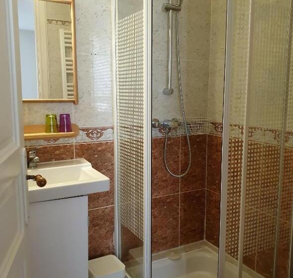 Трехместный Номер Комфорт, Chambres D Hôtes Et Gîtes  L Abri Sous Roche