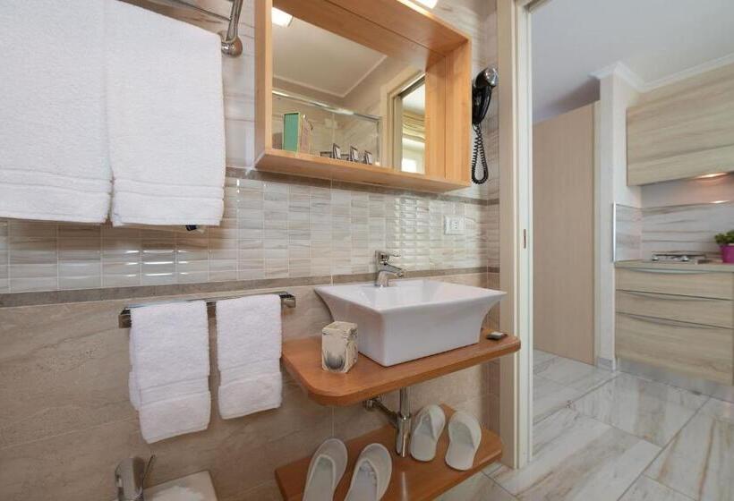 Четырехместный номер Премиум, Rome Airport Inn
