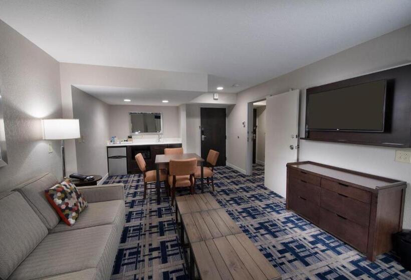 Люкс Кровать Кинг, Four Points By Sheraton Charlotte  Lake Norman