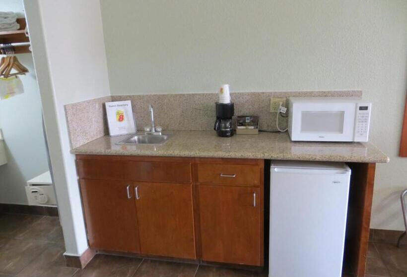 キングサイズベッドのデラックススイート, Super 8 By Wyndham South Padre Island