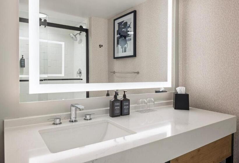 Номер Клуб, Sheraton Overland Park Hotel At The Convention Center