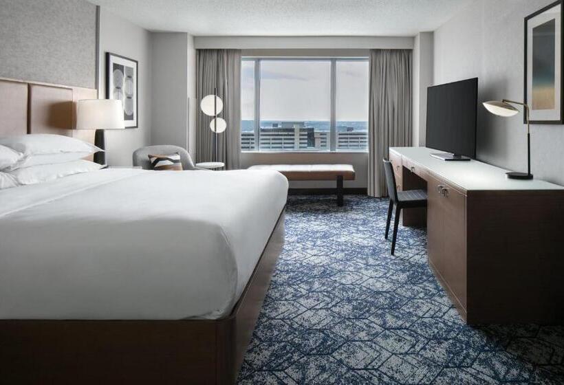 Полулюкс Клуб, Sheraton Overland Park Hotel At The Convention Center