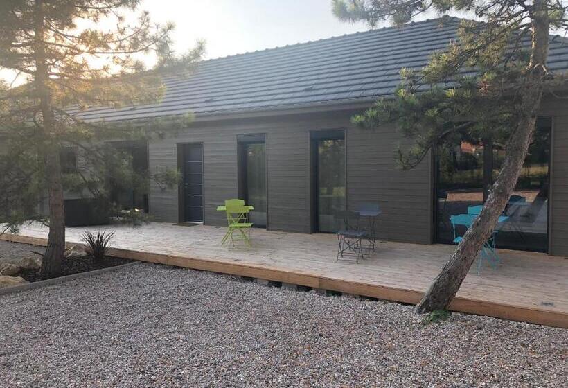 Семейный Номер Вид на Сад, Cosy Wood House