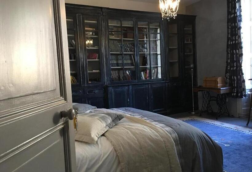Семейный Номер, Le Petit Château Des Cedres