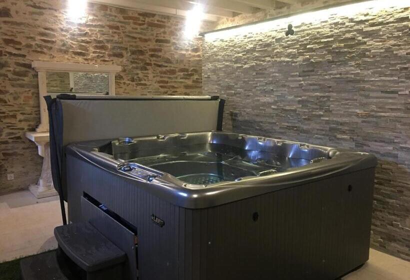 Номер Deluxe Кровать Кинг, Le Petit Château Des Cedres