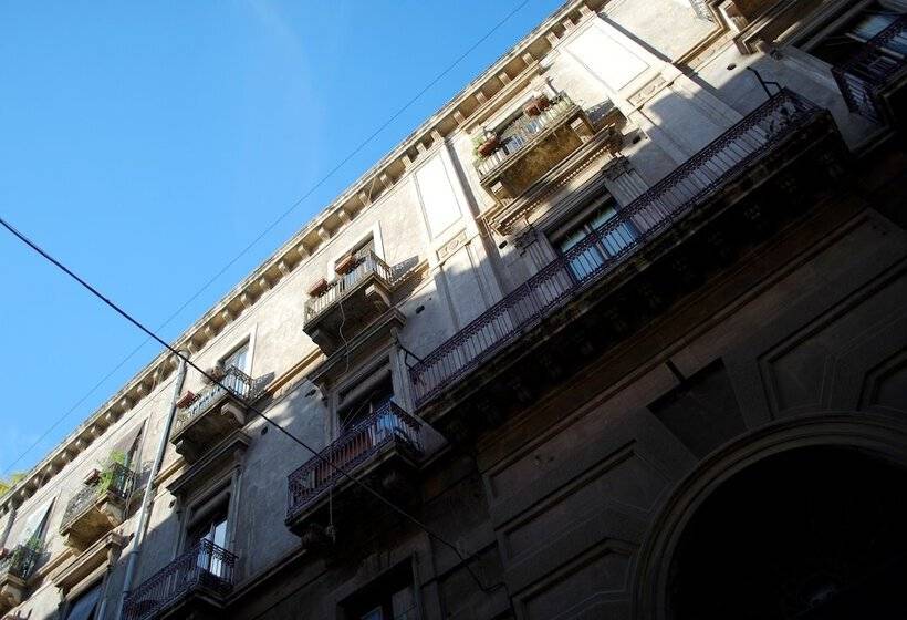 اتاق استاندارد سه تخته با سرویس بهداشتی مشترک, Casa Verdi   House Of Travelers