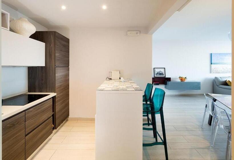 آپارتمان 1 خوابه با چشم‌انداز دریا, Isola Bella Infinity Suites