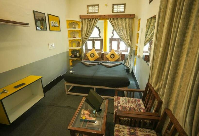 חדר דלוקס, The Hosteller Udaipur