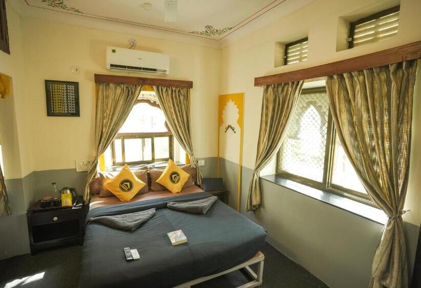 חדר דלוקס, The Hosteller Udaipur