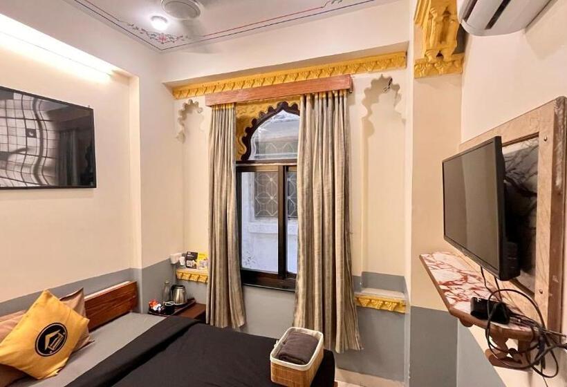 חדר דלוקס יחיד, The Hosteller Udaipur