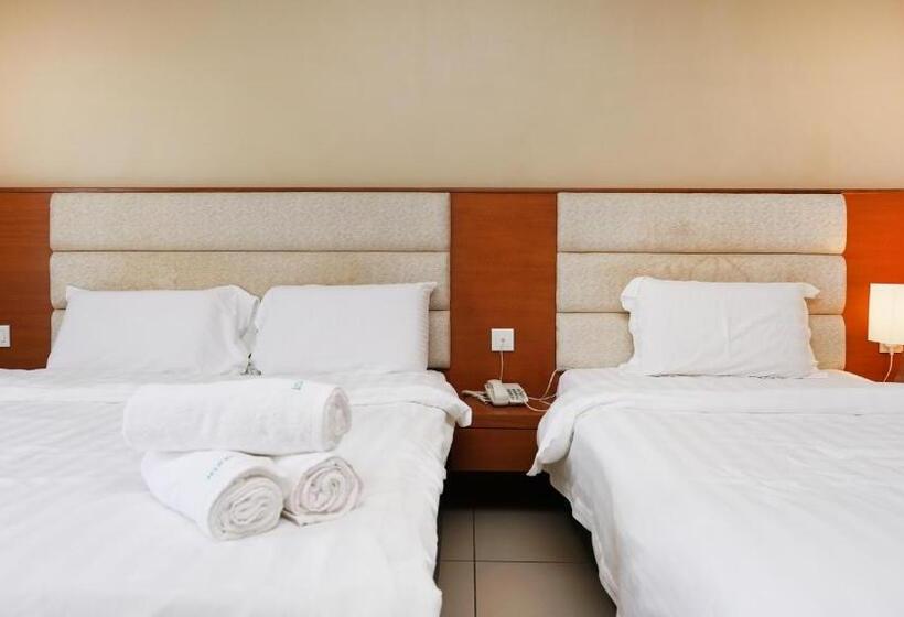 豪华三人间, J.g. Resort