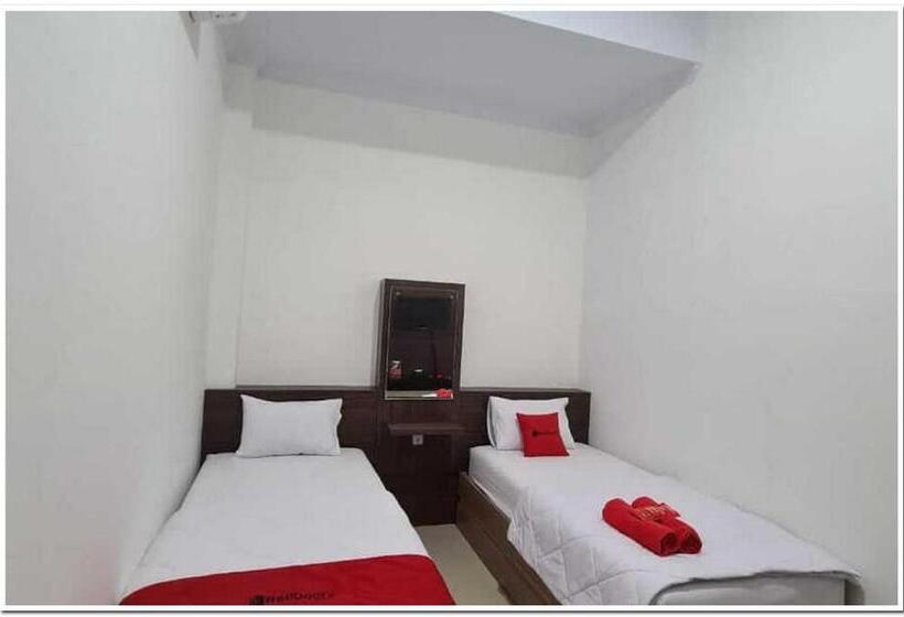 Номер Стандарт, Reddoorz Near Moro Mall Purwokerto 2