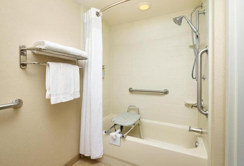 适合残疾人士使用的带超级大床的标准间, Holiday Inn Express & Suites Alpharetta, An Ihg