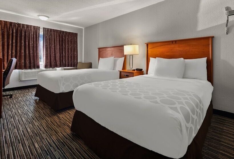 带2个双人床的标准工作室, Magnuson Hotel Detroit Metro Airport