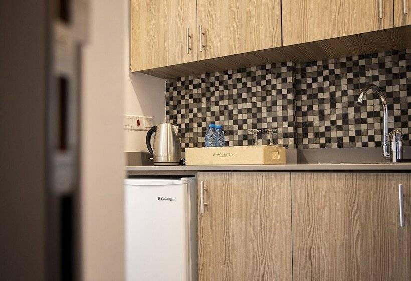 اتاق سوپریور با چشم‌انداز شهر, Jimmy's Suites