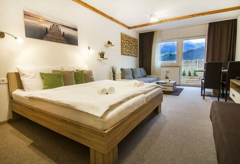 استودیو کامفورت, Oscar & Sons Apartments