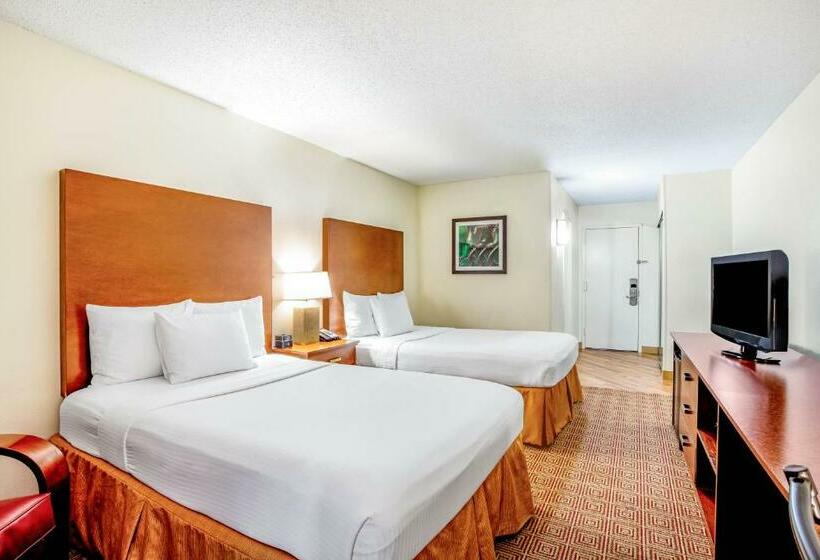 Номер Стандарт 2 Двуспальные Кровати, La Quinta By Wyndham Danbury