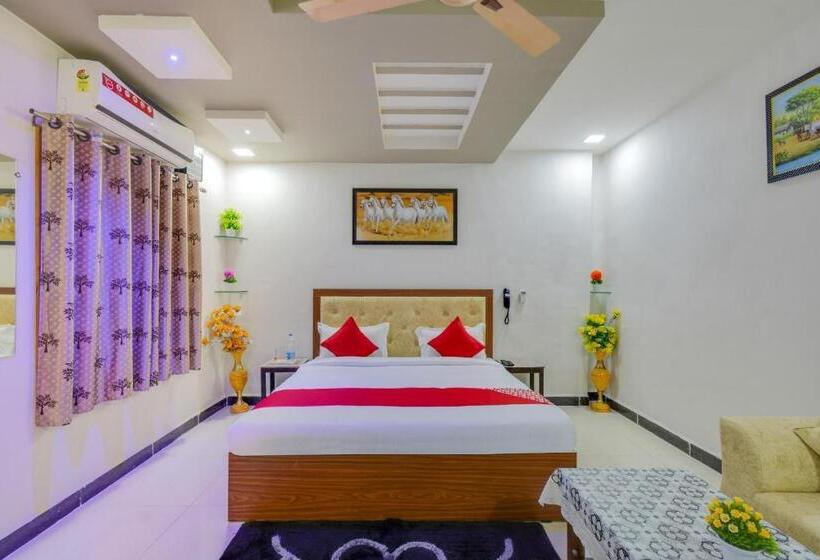 Трехместный Номер Классика, Oyo 70829  Royal
