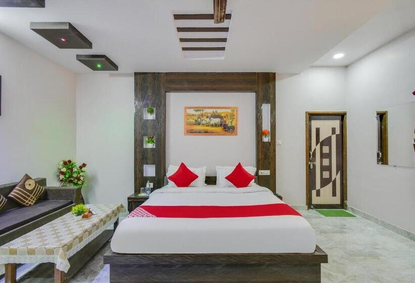 Трехместный Номер Классика, Oyo 70829  Royal
