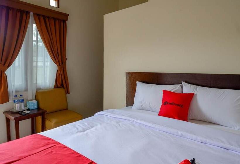 Номер Стандарт, Reddoorz Near Stadion 45 Karanganyar