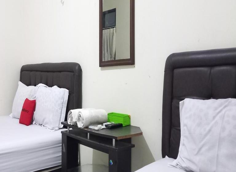 Семейный Номер, Reddoorz Syariah At Hotel Pandan Wangi Near Alun Alun Sidoarjo