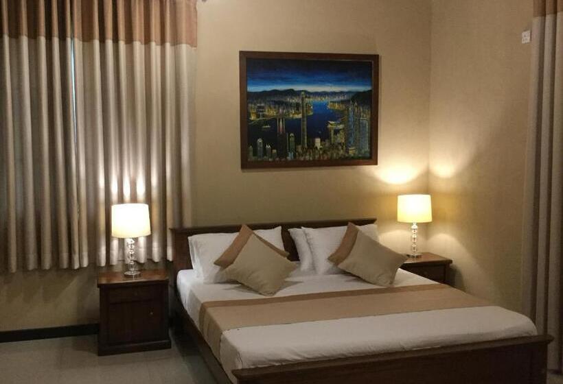 带大床的豪华间, Avondale Colombo