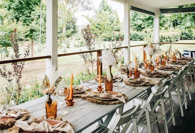 Дом 2 Спальни, Chanticleer Gardens Barn Cottage With A Pool